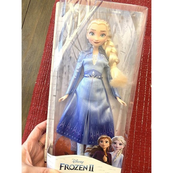 Disney's Frozen 2, 11 inch Elsa Articulating Doll & Dress Ages 3+ (New S… - Picture 2 of 5
